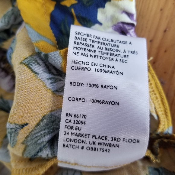 Urban Outfitters Floral Button Down Shirt - Picture 6 of 7